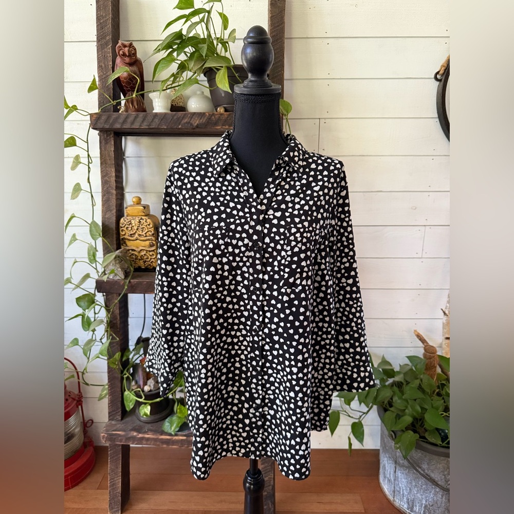 Dalia: Black and White Heart Pattern Button Up Blouse. - Picture 12 of 16
